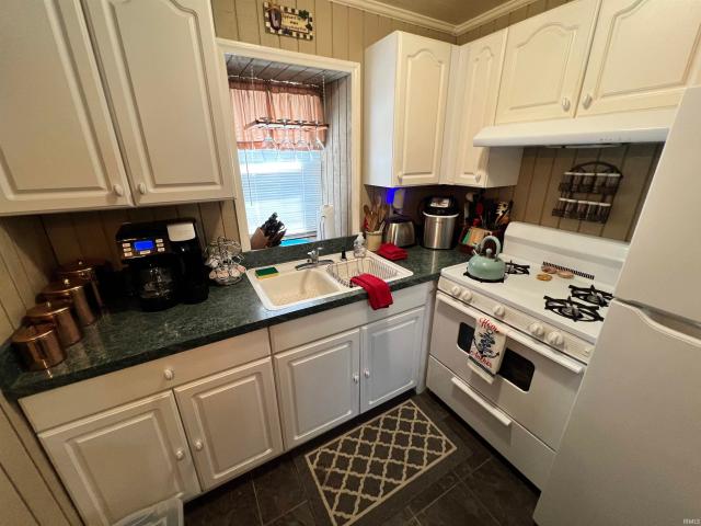 House for sale in Leesburg, Indiana