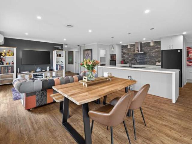 House for sale in Chaslands, Canterbury