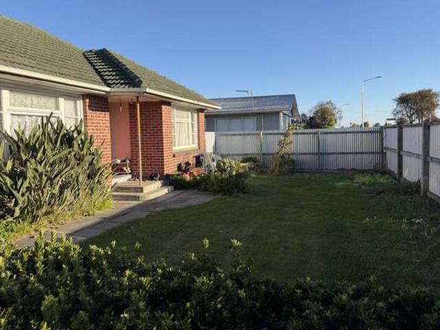 House for sale in Chaslands, Canterbury