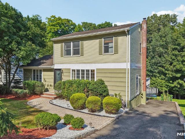 House for sale in Oakland, Bergen County