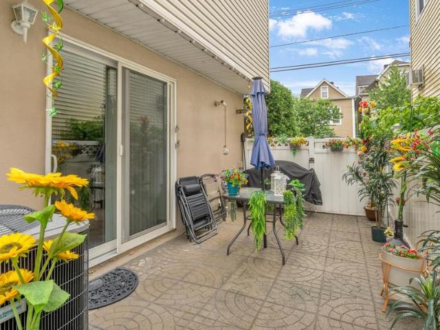 Townhouse for sale in Garfield