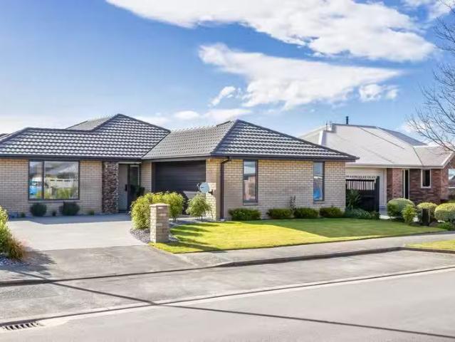House for sale in Chaslands, Canterbury