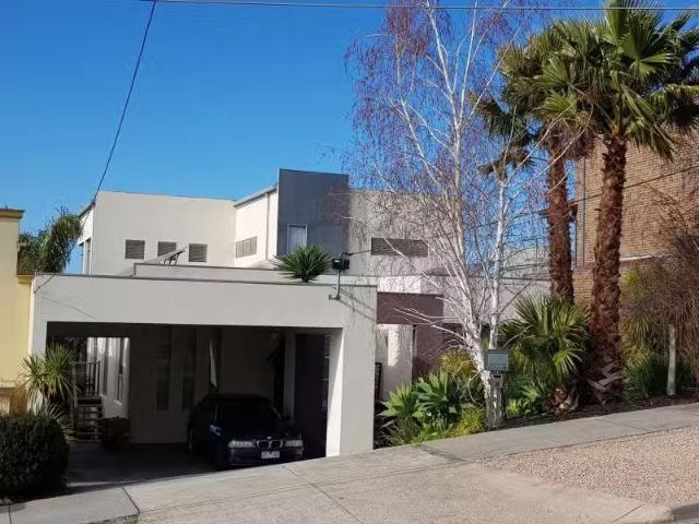 House for rent in Avondale Heights, Victoria