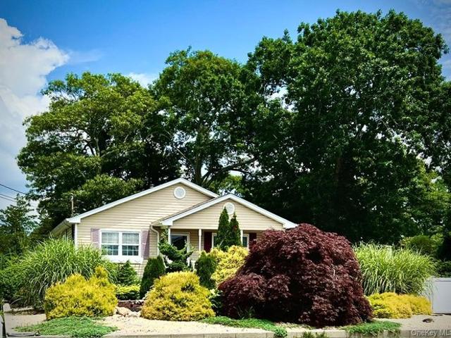 House for sale in Centereach, New York