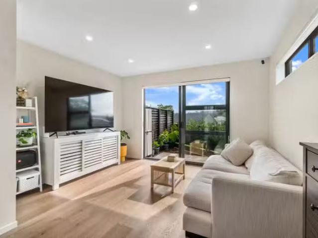 House for sale in Oratia