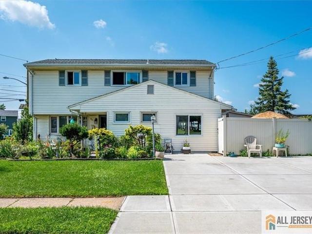 House for sale in Carteret, New Jersey