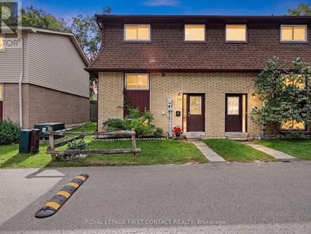 Townhouse for sale in Barrie, Ontario