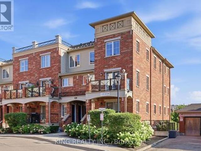 Townhouse for sale in Oakville, Ontario