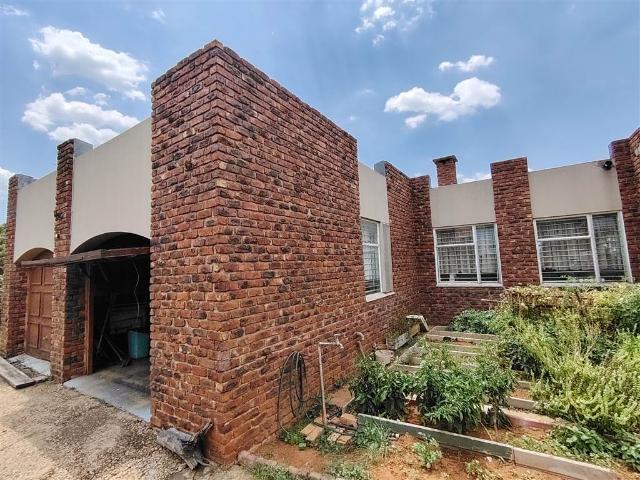 Farm for sale in Waterkloof, Gauteng