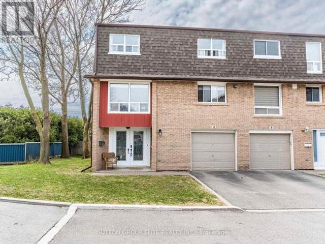 Townhouse for sale in Rathwood, Mississauga