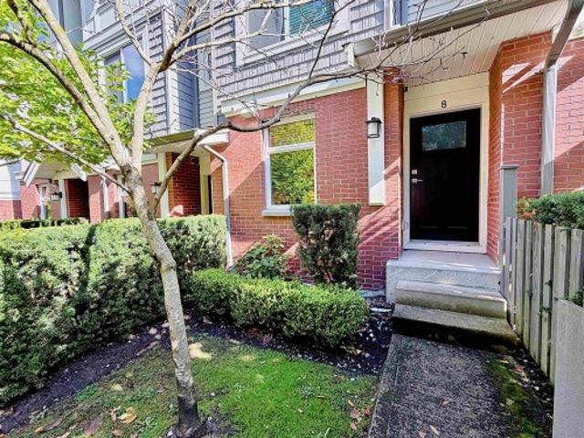 Townhouse for sale in Guildford, Surrey
