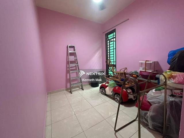 Shop for sale in Malaka