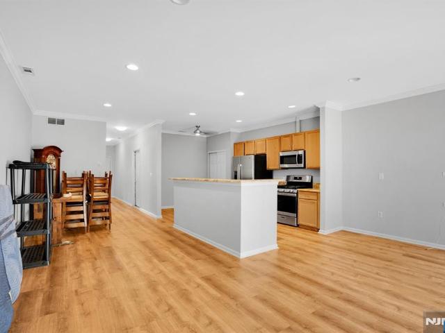 Townhouse for sale in Lincoln Park, New Jersey