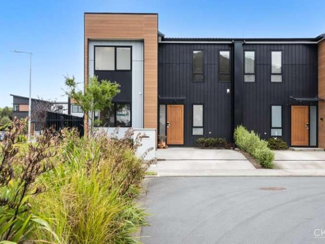 Apartment for sale in Pauatahanui, Wellington