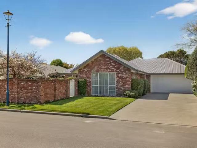 House for sale in Chaslands, Canterbury