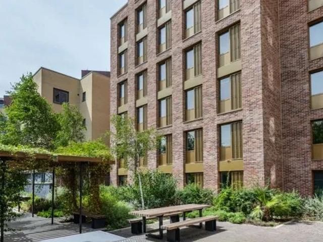 Room for rent in Gants Hill, Greater London