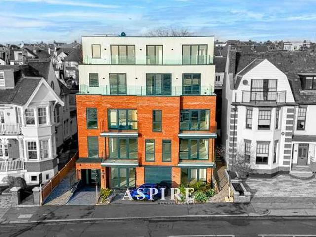 Flat for sale in Leigh on Sea, Southend-on-Sea