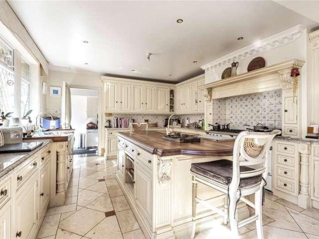 House for sale in Hadley Wood, Greater London