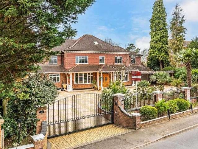 House for sale in Greater London