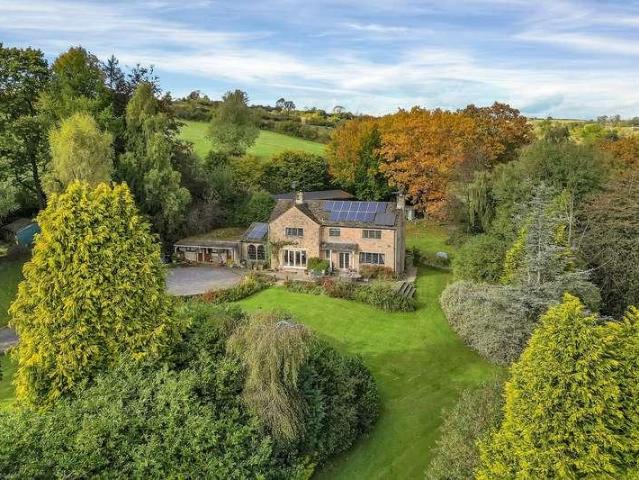 House for sale in Froggatt, East Midlands