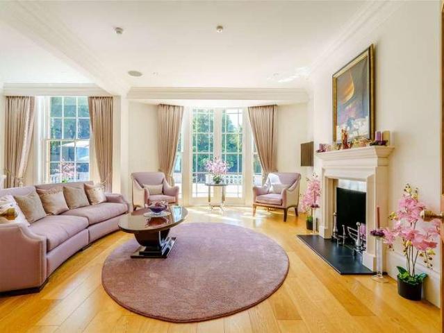 House for sale in High Barnet, Greater London