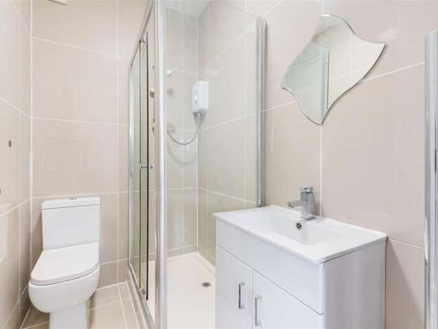 House for sale in London Borough of Merton, Raynes Park