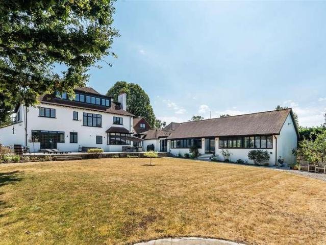 House for sale in Hillview, Surrey