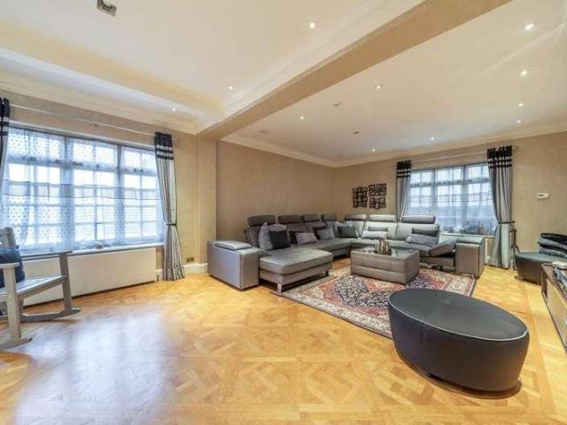 House for sale in Totteridge, Greater London