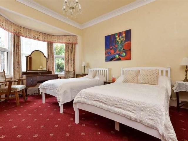 House for sale in Upton, Acol