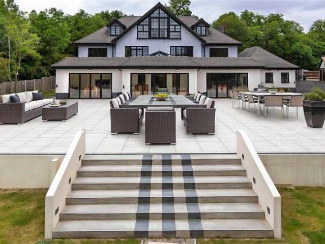 House for sale in Elstree and Borehamwood, Borehamwood