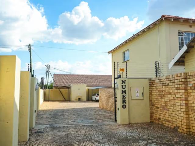 Apartment for sale in Flamwood, Matlosana Local Municipality