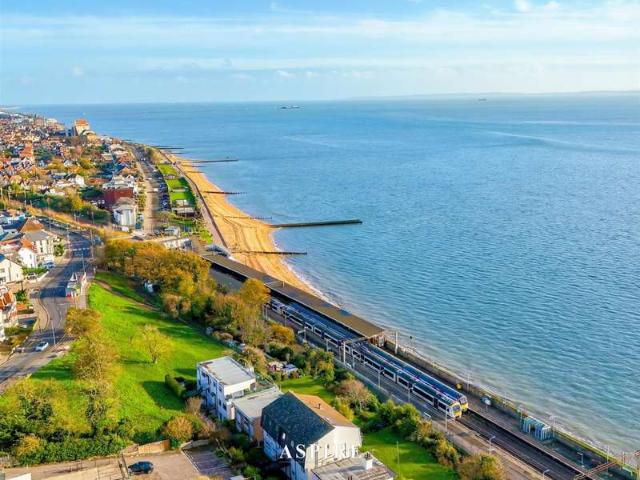 Apartment for sale in Leigh on Sea, Southend-on-Sea