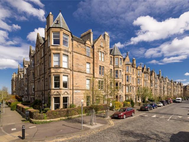 Flat for sale in Marchmont, Scotland