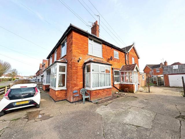 Flat for sale in Seacroft, Belleau