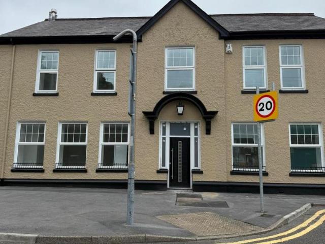 Flat for sale in Pontardawe, Pontardawe, Clydach