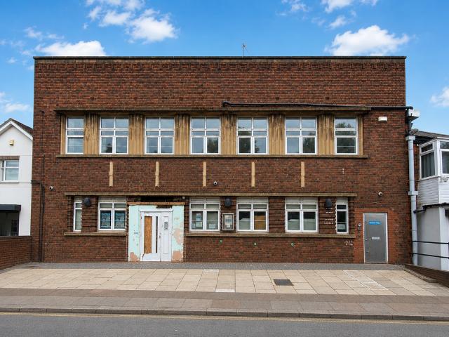 Flat for sale in Oadby, Leicestershire