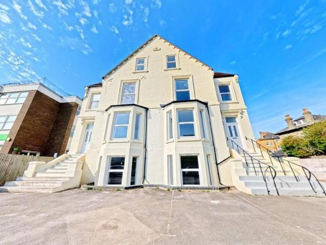Flat for sale in Tower Hamlets, Ash