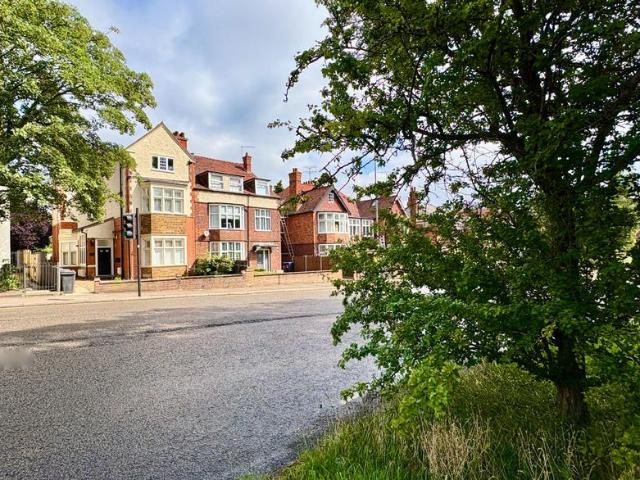 Flat for sale in Northampton, Northamptonshire