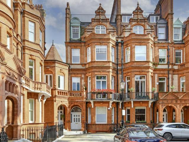 Flat for sale in Chelsea, Cat Hill
