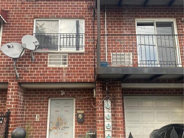 House for sale in The Bronx, Arverne