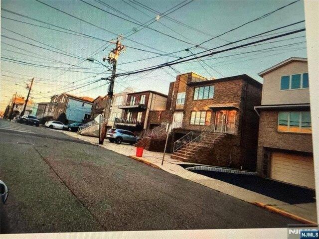 House for sale in Cliffside Park, New Jersey