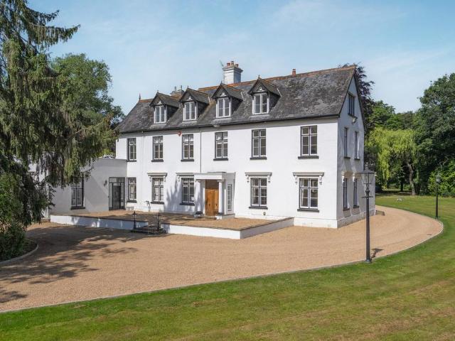 House for sale in Holyport, Bray