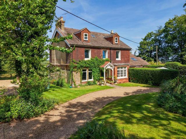 House for sale in The Butts, Kent