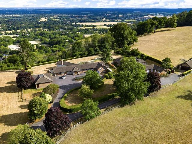 Bungalow for sale in Box Hill Village, Pachesham Park