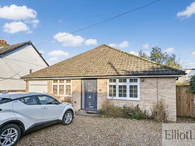 Bungalow for sale in Chepping Wycombe, Tylers Green
