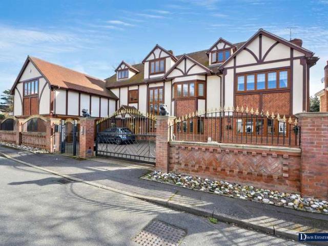 Farm for sale in Emerson Park, Greater London