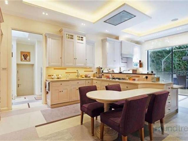 Farm for sale in Brent Cross, Greater London