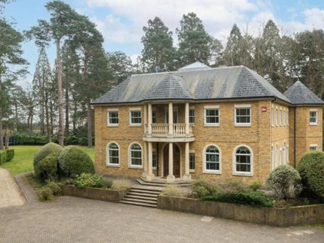 House for sale in Ascot