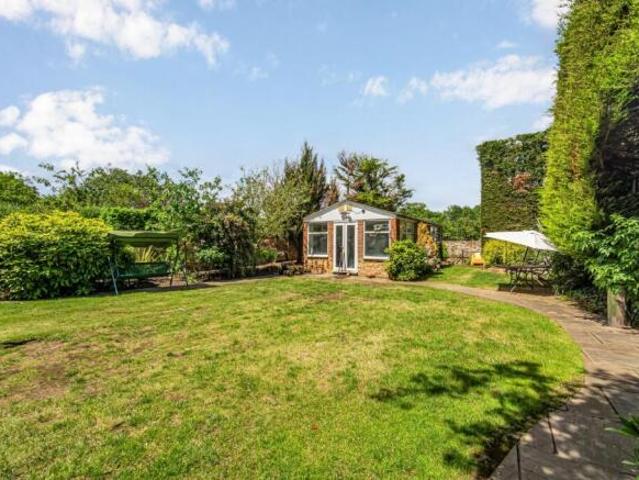 Farm for rent in Chiswick, Greater London