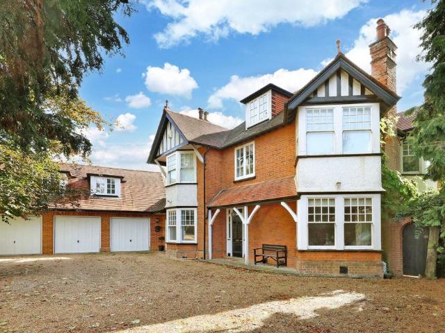 House for sale in Beaconsfield, Knotty Green